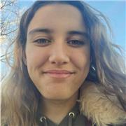 Profesora de inglés con el título C1 (Advanced) y nota de C2 en el MCER, clase online. Cursando 2° de Bachillerato, disp. tardes